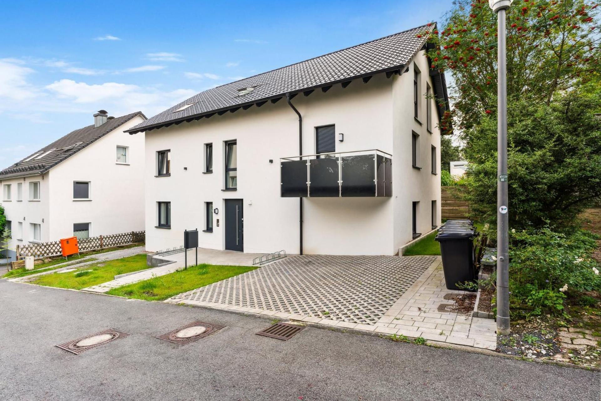 Deluxe Apartment In Bielefeld City Mit Parkplatz Und Balkon ภายนอก รูปภาพ