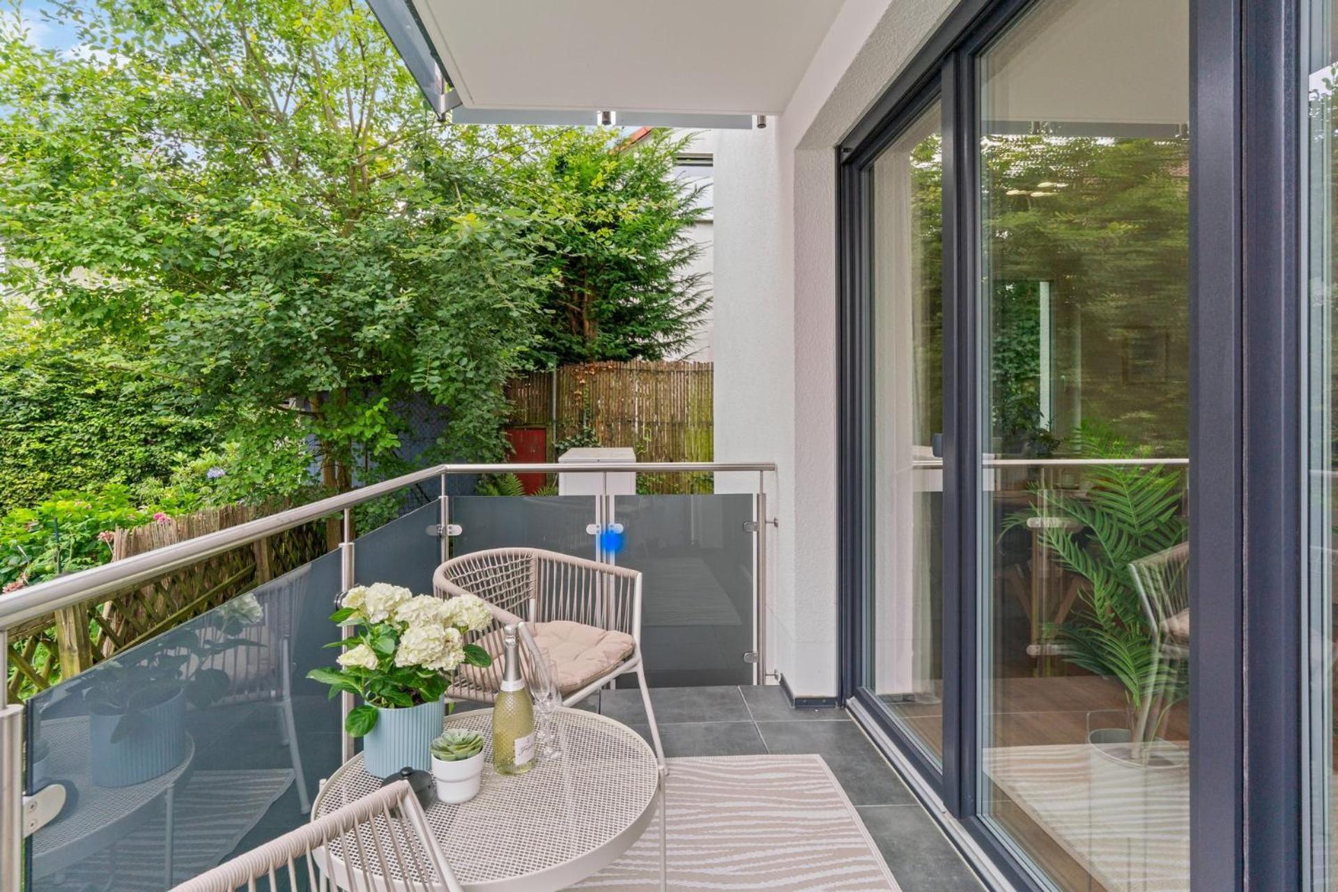 Deluxe Apartment In Bielefeld City Mit Parkplatz Und Balkon ภายนอก รูปภาพ