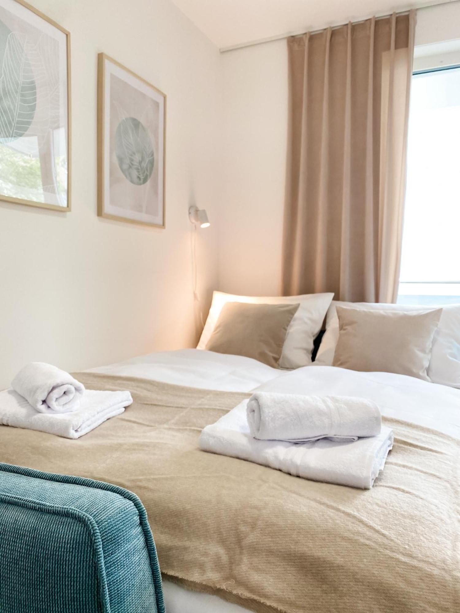 Deluxe Apartment In Bielefeld City Mit Parkplatz Und Balkon ภายนอก รูปภาพ